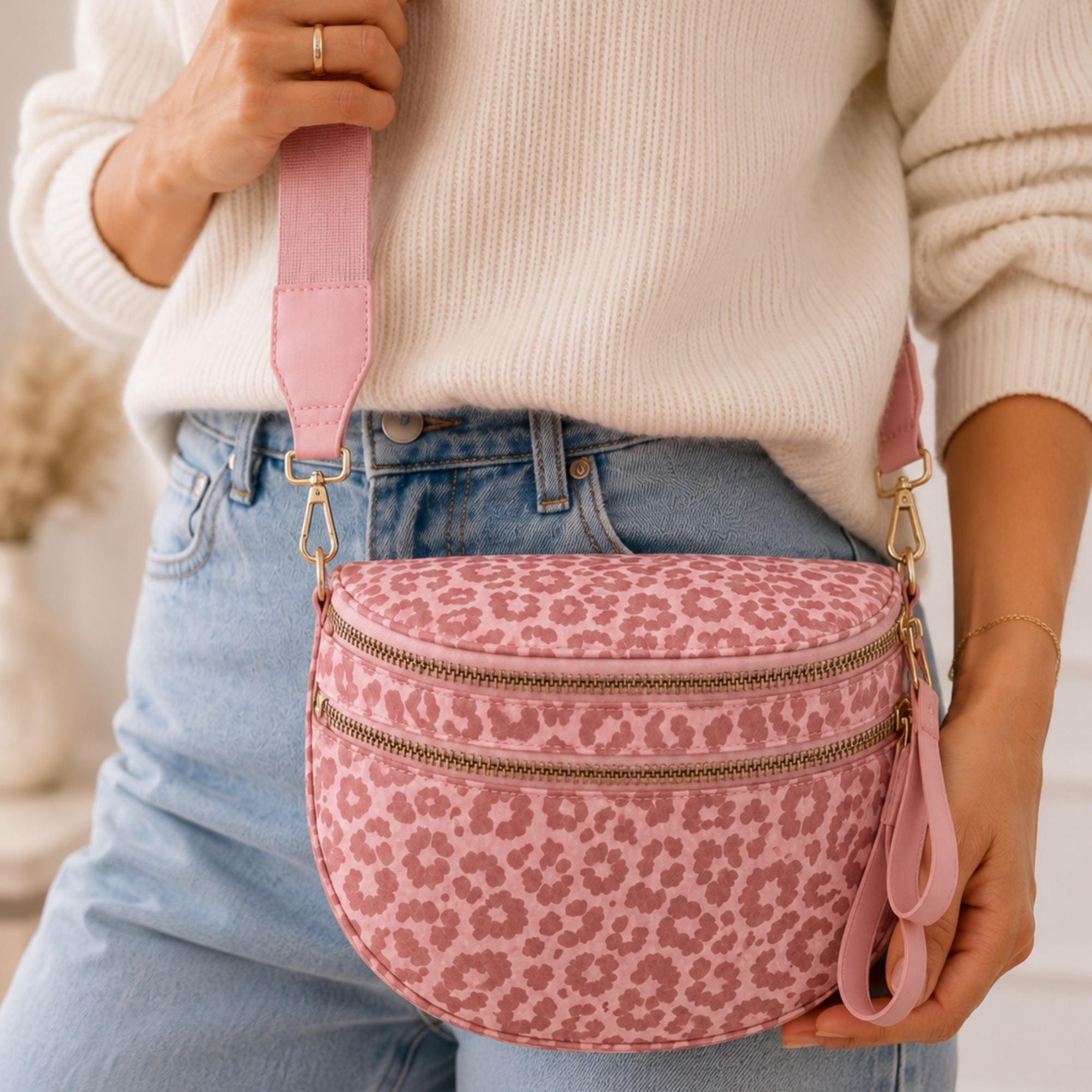 CROSSBODY BAGS